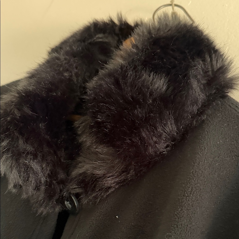 Cejon Black Cape with Faux Fur Accents - Picture 5 of 12